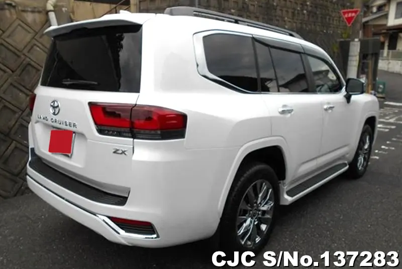 Toyota Land Cruiser in Pearl for Sale Image 2