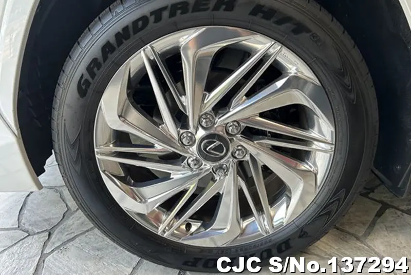 Lexus LX700H in Pearl for Sale Image 17