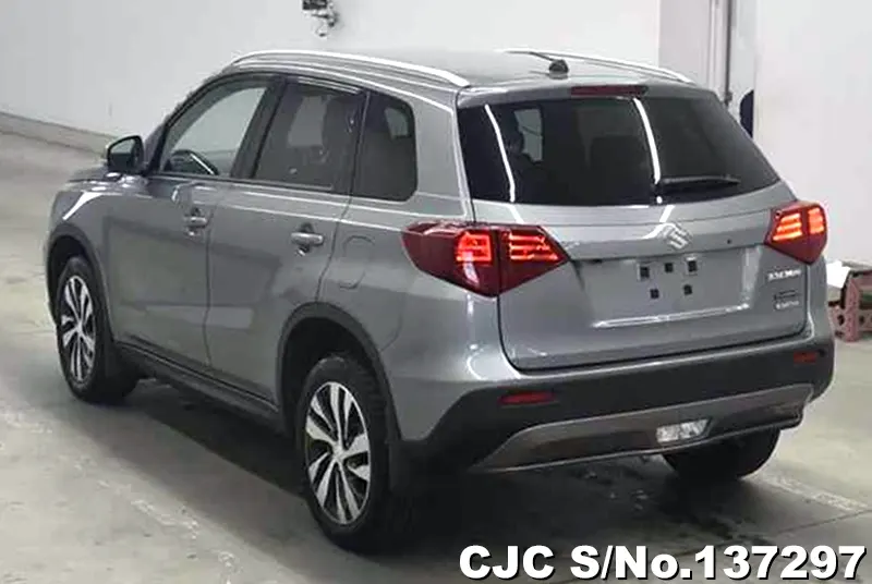 Suzuki Escudo in Gray for Sale Image 1