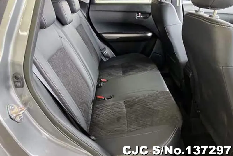 Suzuki Escudo in Gray for Sale Image 6
