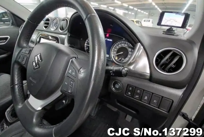 Suzuki Escudo in Beige for Sale Image 8