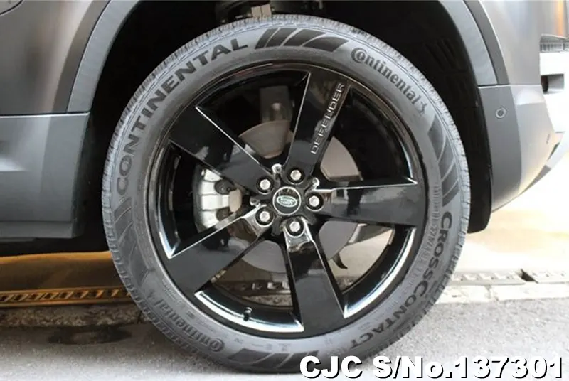Land Rover Defender in Black for Sale Image 18