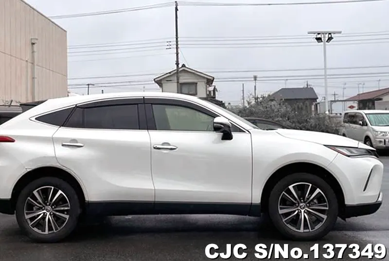 Toyota Harrier in White for Sale Image 3
