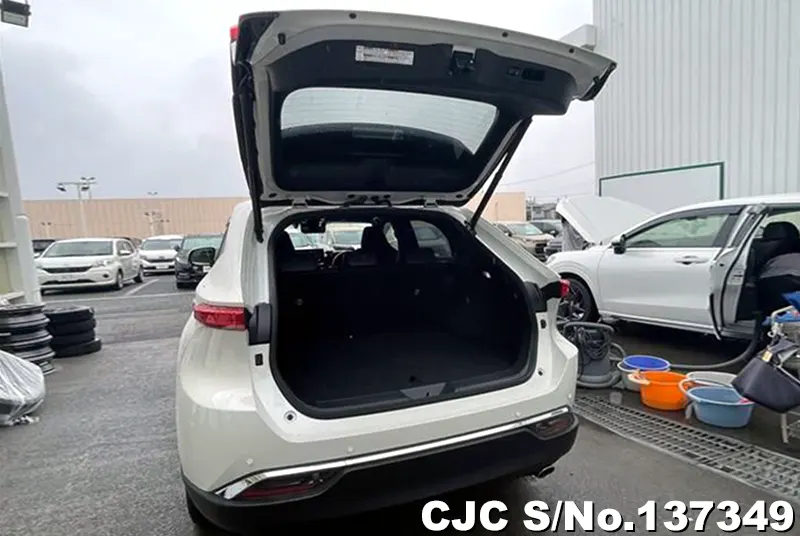 Toyota Harrier in White for Sale Image 4
