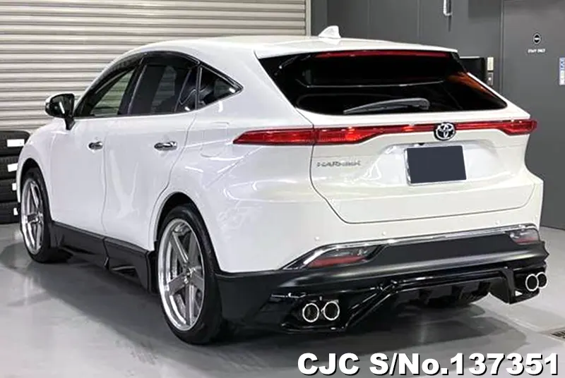 Toyota Harrier in White for Sale Image 1