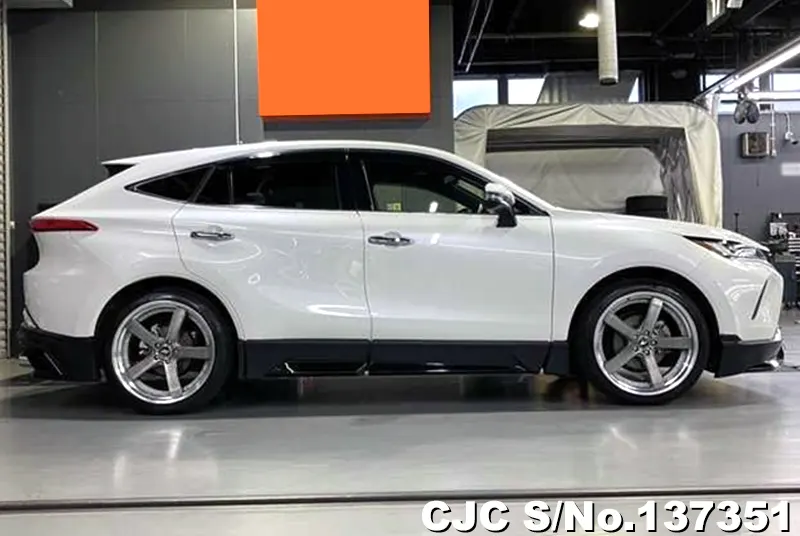 Toyota Harrier in White for Sale Image 6
