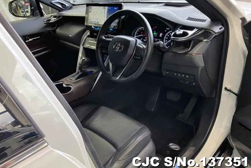 Toyota Harrier in White for Sale Image 9