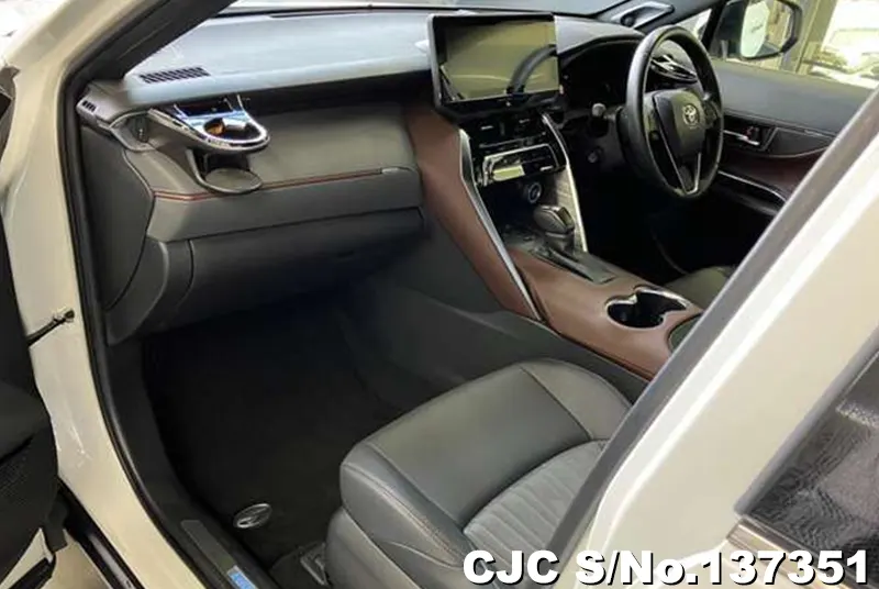Toyota Harrier in White for Sale Image 10