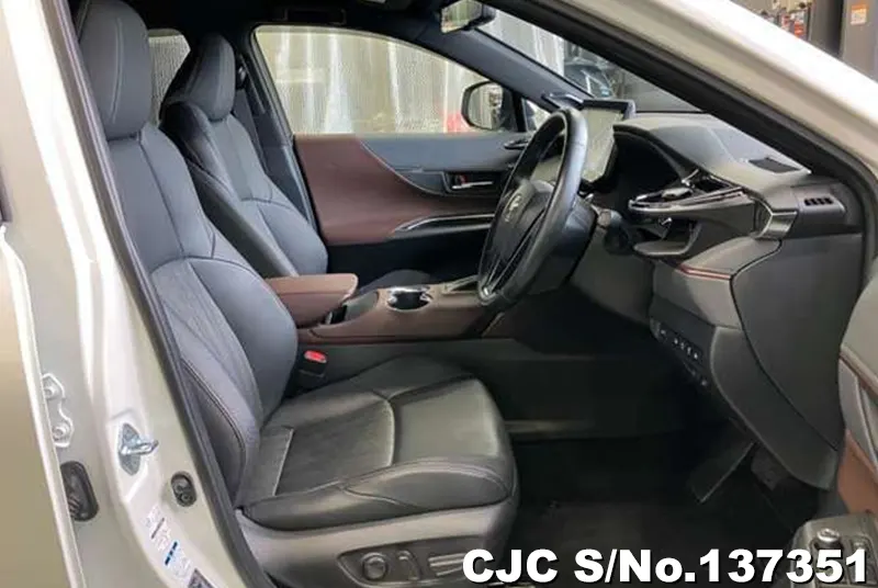 Toyota Harrier in White for Sale Image 11