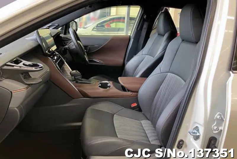 Toyota Harrier in White for Sale Image 12