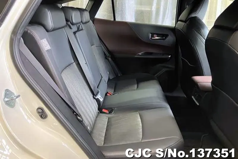 Toyota Harrier in White for Sale Image 13