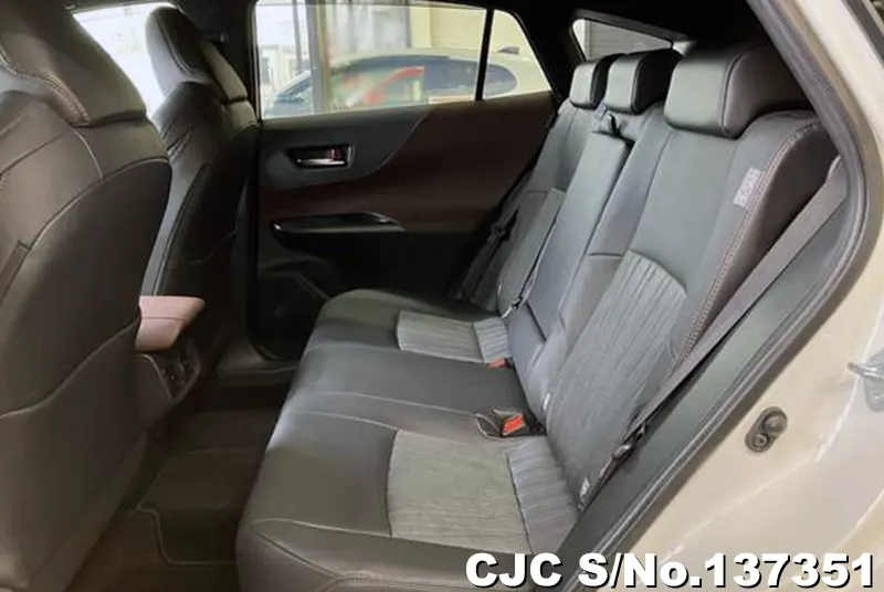 Toyota Harrier in White for Sale Image 14