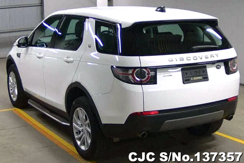 Land Rover Discovery in White for Sale Image 1