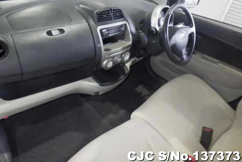 Toyota Passo in Yellow for Sale Image 5