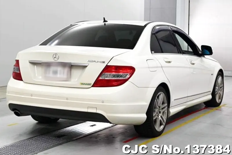 Mercedes Benz C Class in White for Sale Image 2