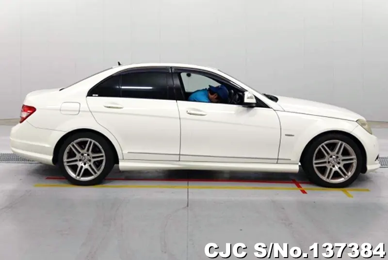 Mercedes Benz C Class in White for Sale Image 6
