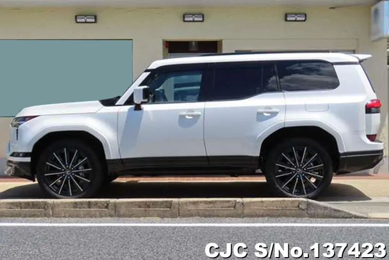 Lexus GX 550 in Pearl for Sale Image 7