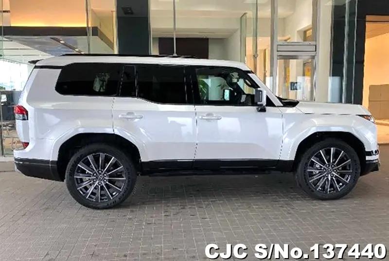 Lexus GX 550 in Pearl for Sale Image 5