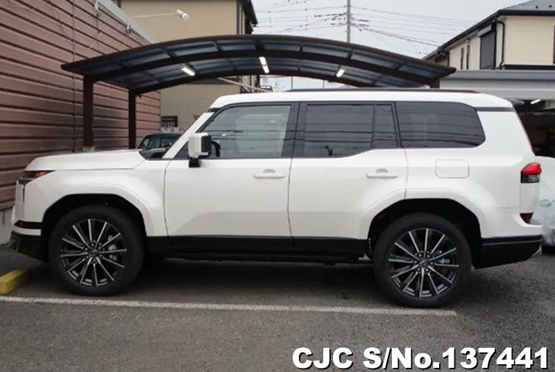 Lexus GX 550 in Pearl for Sale Image 7