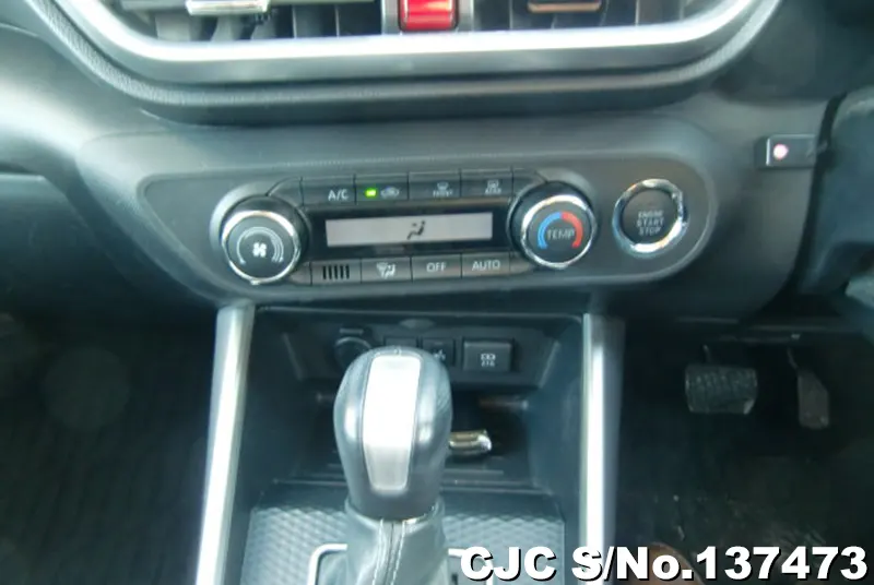 Toyota Raize in White for Sale Image 18