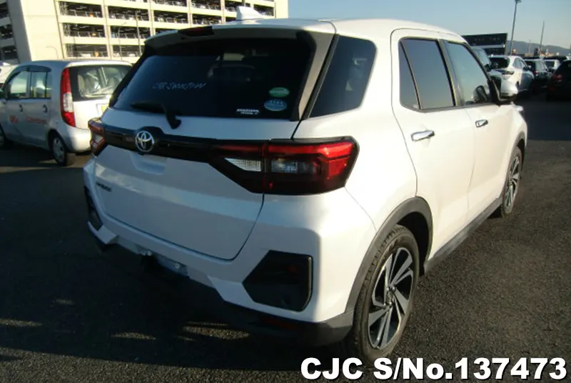 Toyota Raize in White for Sale Image 2