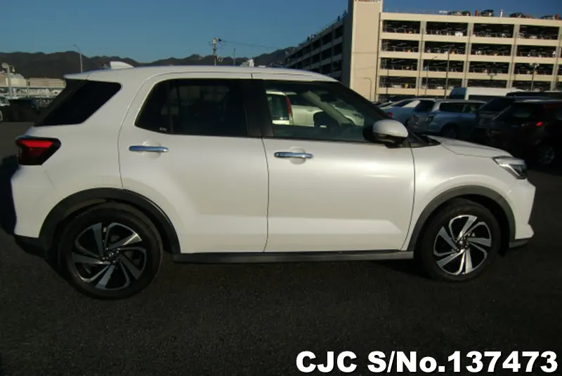 Toyota Raize in White for Sale Image 6