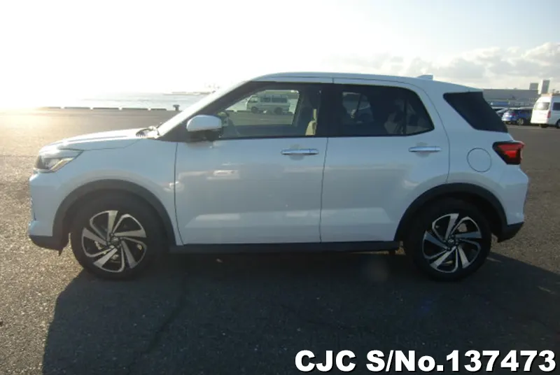 Toyota Raize in White for Sale Image 7
