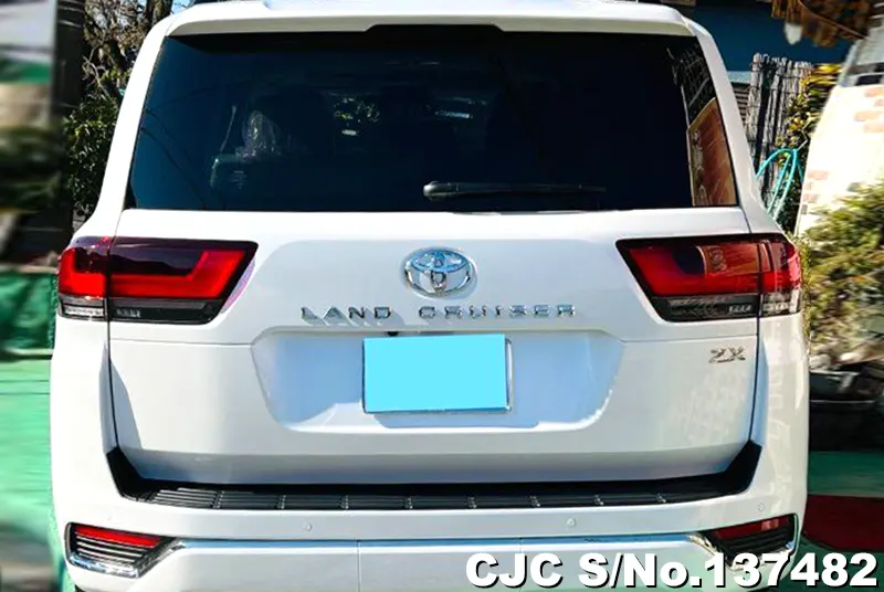 Toyota Land Cruiser in Pearl for Sale Image 2