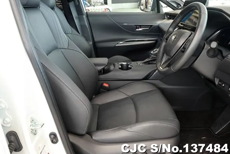 Toyota Harrier in White for Sale Image 9