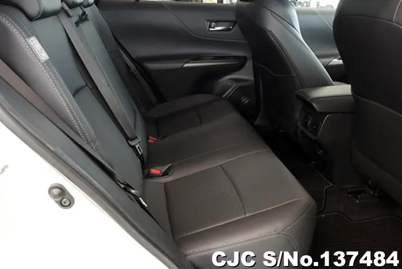 Toyota Harrier in White for Sale Image 11