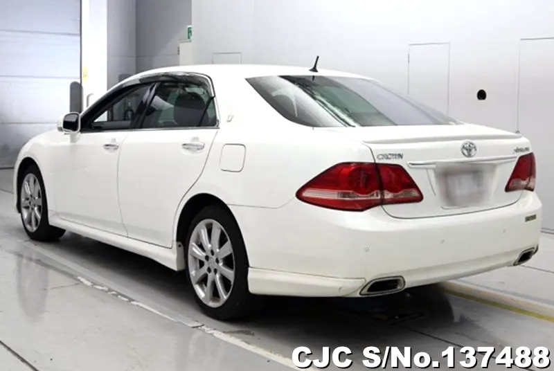 Toyota Crown in White for Sale Image 1