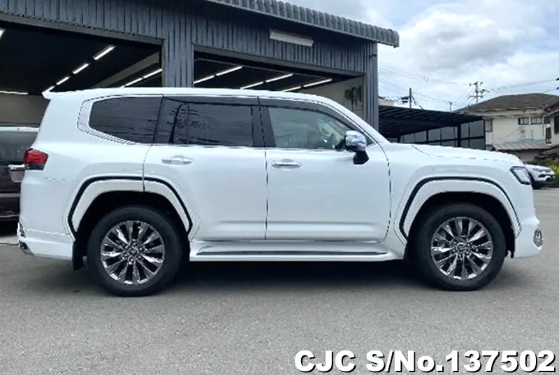 Toyota Land Cruiser in Pearl for Sale Image 4