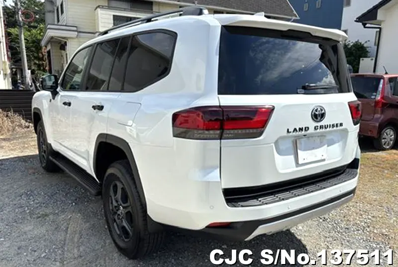 Toyota Land Cruiser in Pearl for Sale Image 1