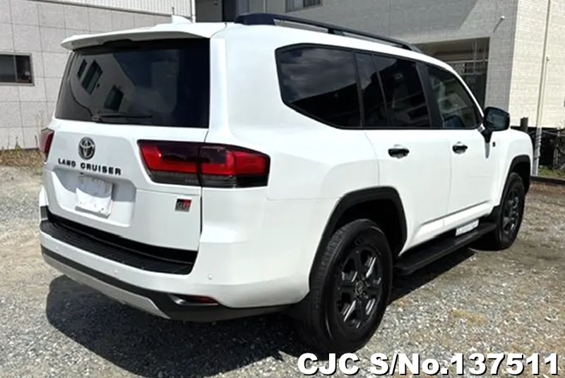 Toyota Land Cruiser in Pearl for Sale Image 2