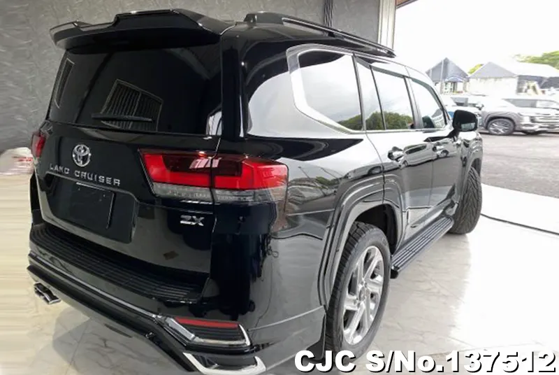 Toyota Land Cruiser in Black for Sale Image 2