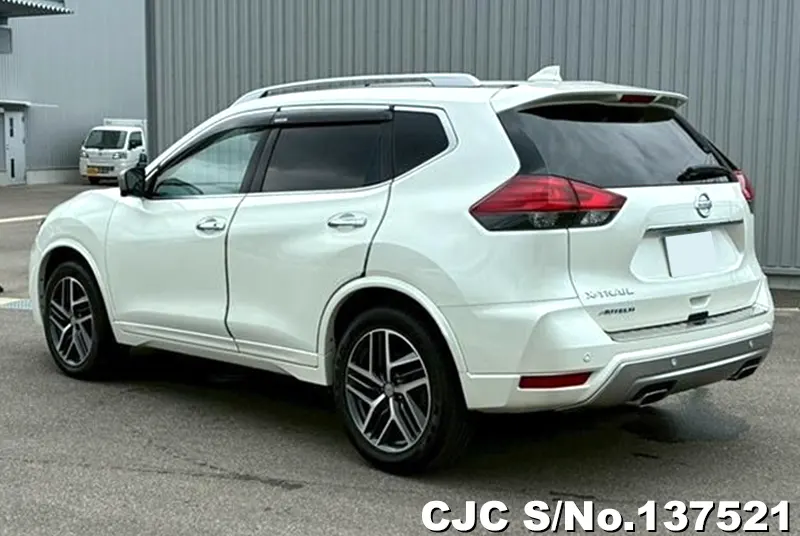 Nissan X-Trail in Pearl for Sale Image 1