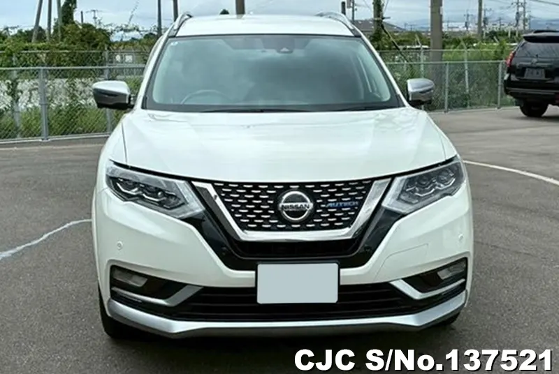 Nissan X-Trail in Pearl for Sale Image 4