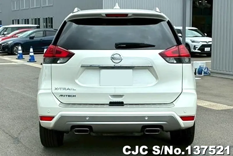 Nissan X-Trail in Pearl for Sale Image 5