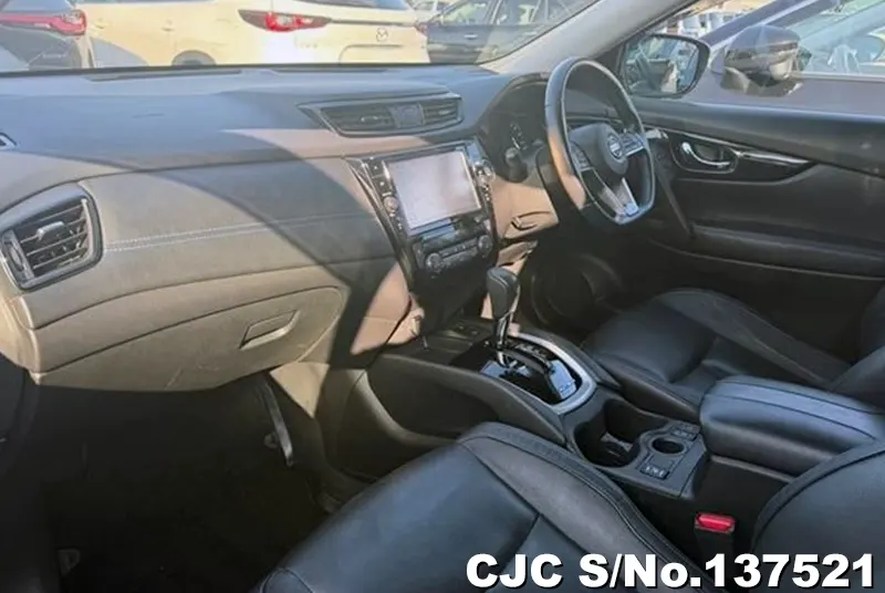 Nissan X-Trail in Pearl for Sale Image 12