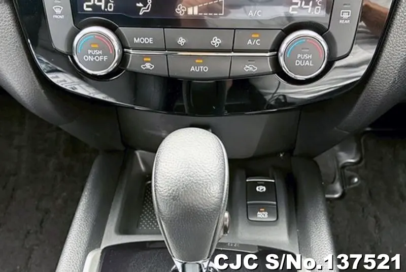 Nissan X-Trail in Pearl for Sale Image 17