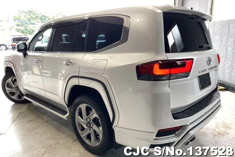Toyota Land Cruiser in Pearl for Sale Image 1