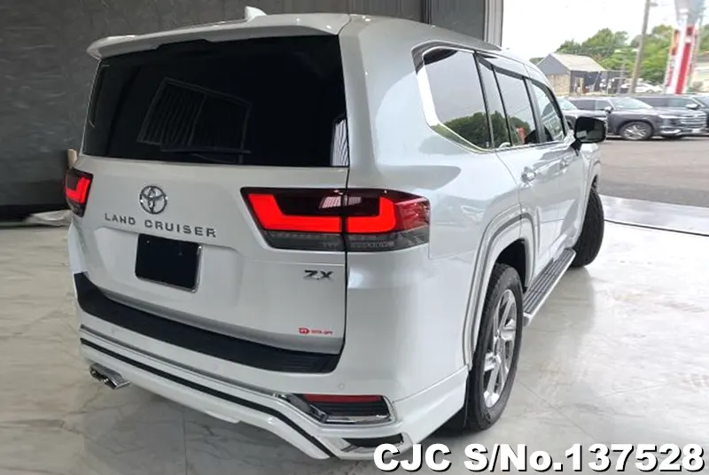 Toyota Land Cruiser in Pearl for Sale Image 2