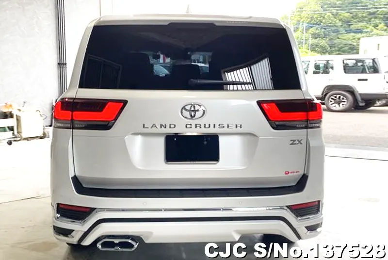 Toyota Land Cruiser in Pearl for Sale Image 5