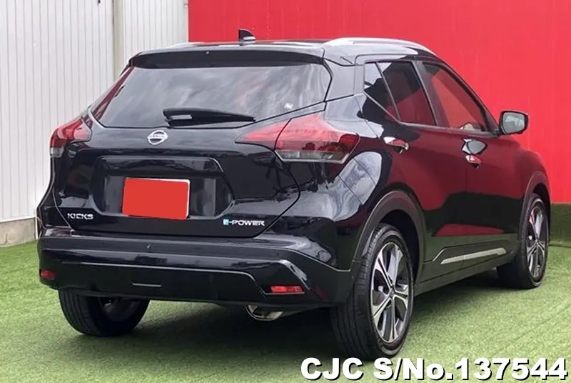 Nissan Kicks in Black for Sale Image 2