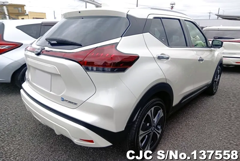 Nissan Kicks in White for Sale Image 2