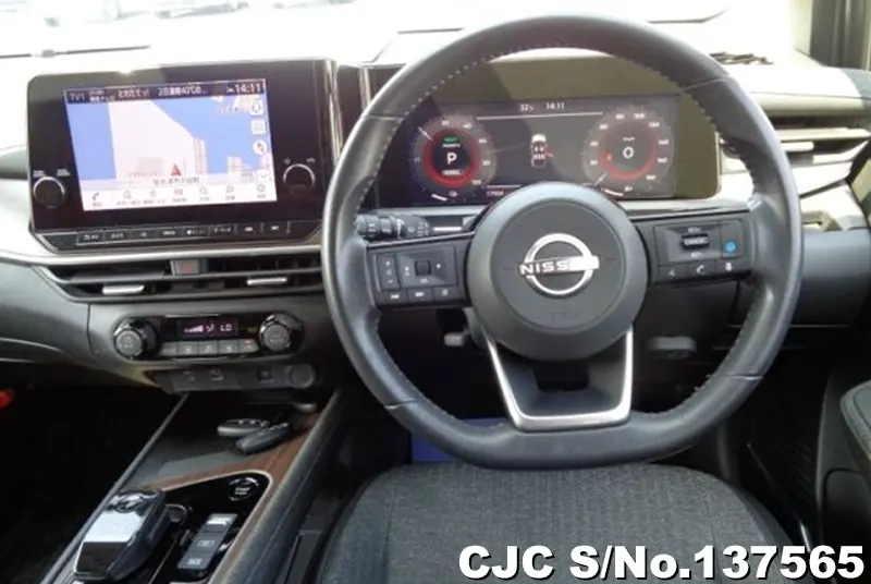 Nissan Aura e-Power in Gray for Sale Image 2