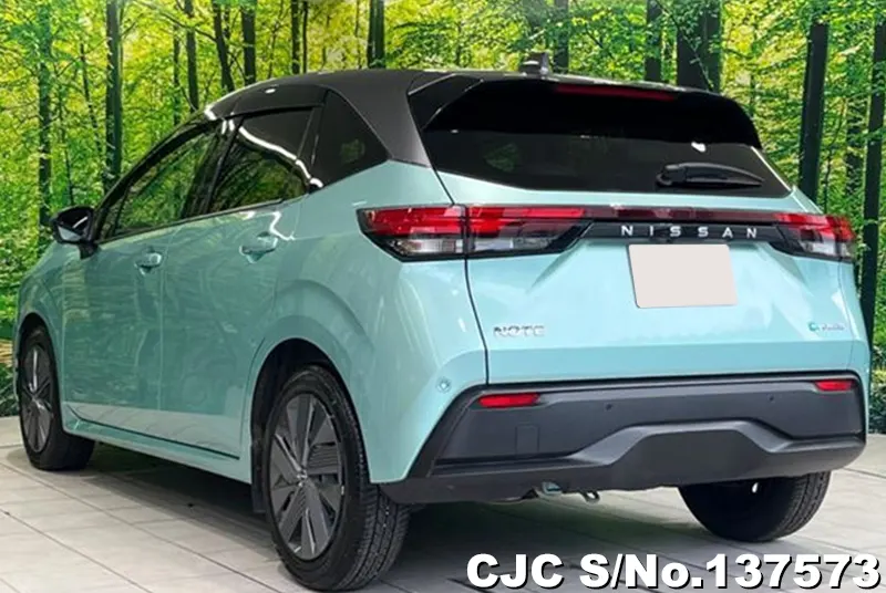 Nissan Note in Green for Sale Image 1