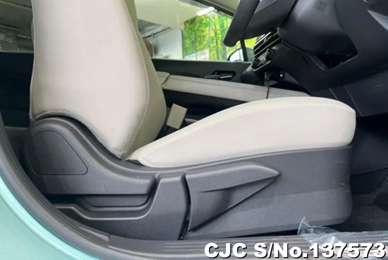 Nissan Note in Green for Sale Image 8