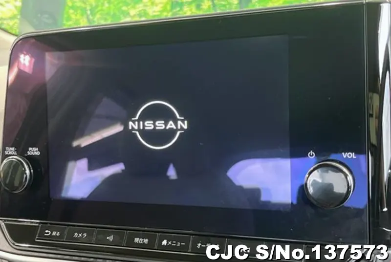 Nissan Note in Green for Sale Image 11