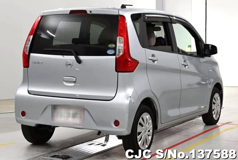 Nissan Dayz in Silver for Sale Image 2